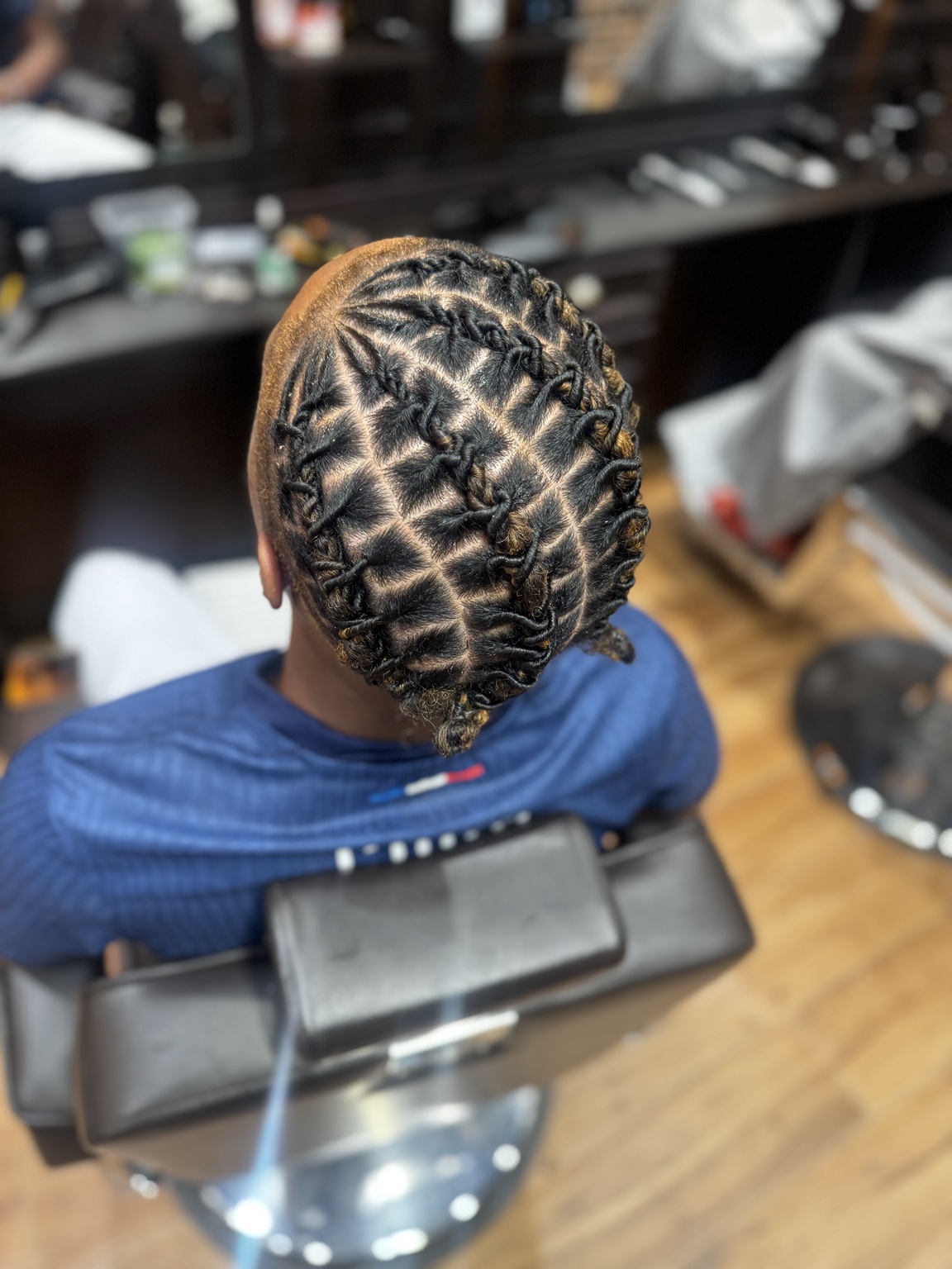 Coiffure locks avec tracés précis